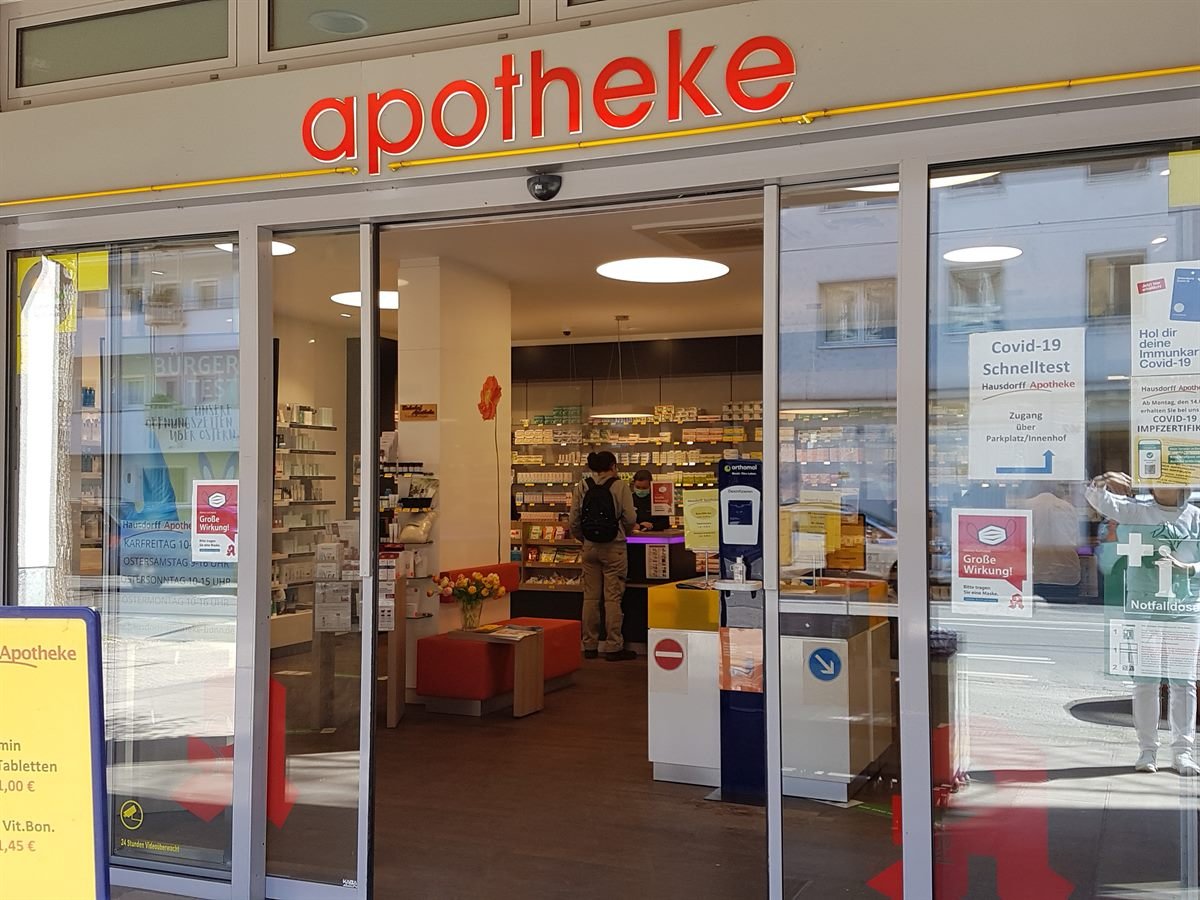Hausdorff Apotheke Bonn-Kessenich – Außenansicht mit Eingang